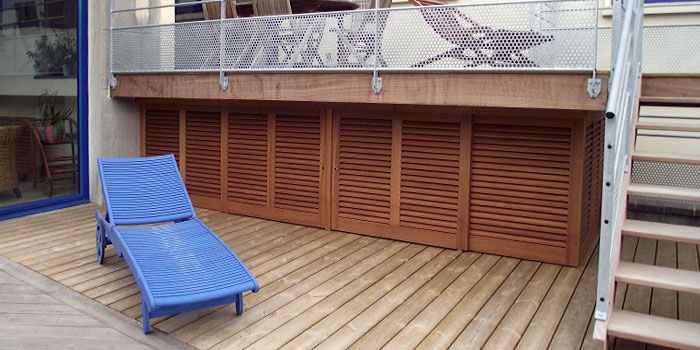 Agencement extérieur : terrasse bois et escaliers